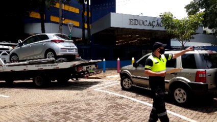 HB20 estacionado irregularmente e com documentação atrasada é apreendido pela Transitar