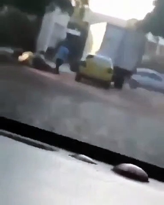 Un taxi provoque un camion et en paye les conséquences