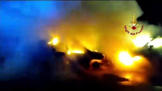Cagliari - Auto in fiamme nella notte a Pirri (30.11.20)