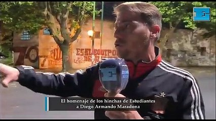 El homenaje de los hinchas de Estudiantes a Diego Maradona