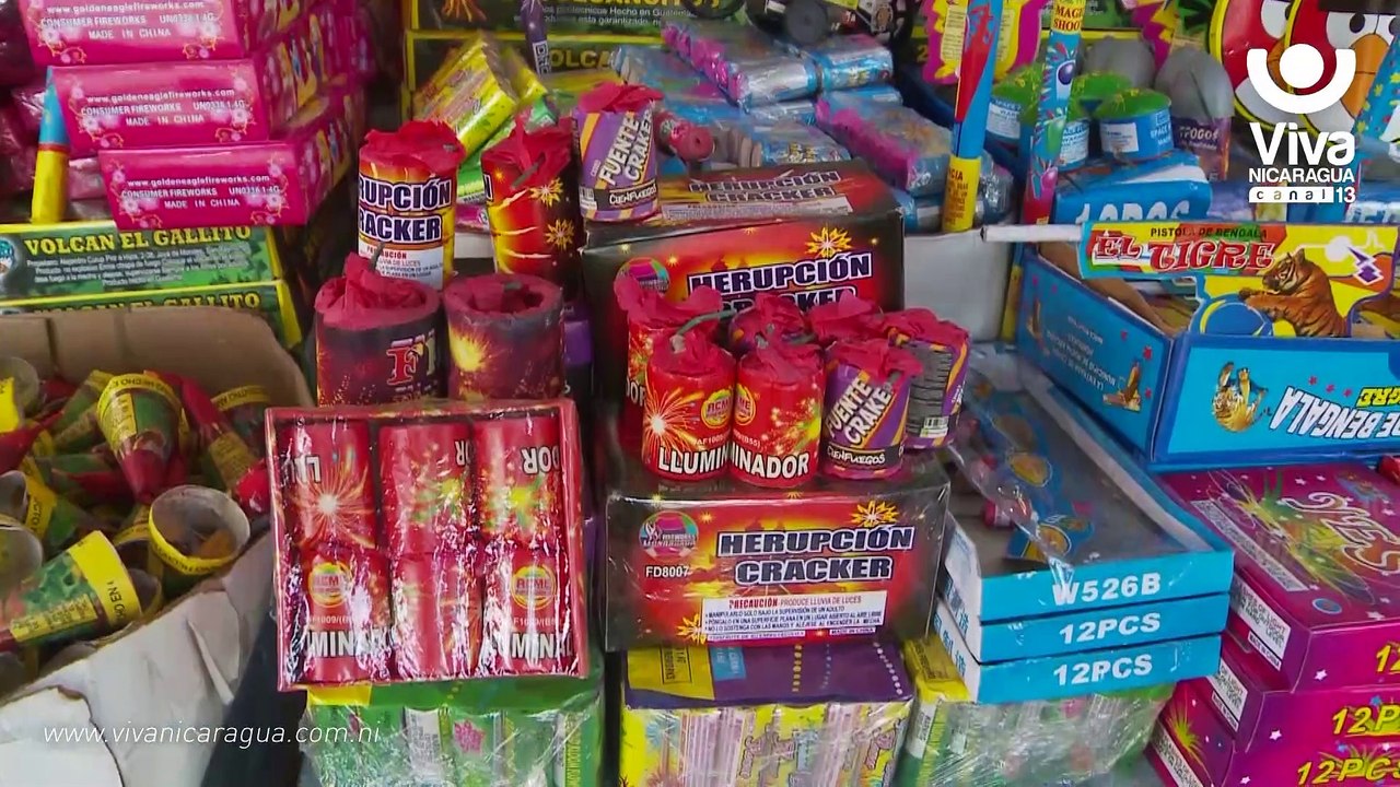 Pista El Dorado en Managua cargada con puestos de pólvora a precios accesibles