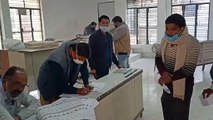 लखीमपुर खीरी: जिले के 61 बूथों पर मतदान शुरू
