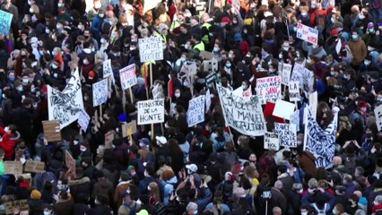 Darf man prügelnde Polizisten filmen? Sicherheitsgesetz entzweit Frankreich