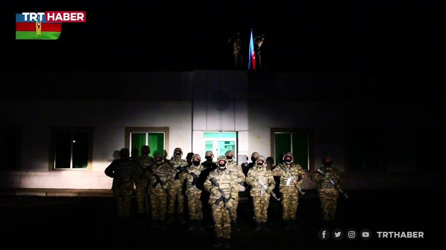 Azerbaycan ordusu Laçın'a bayrak dikti