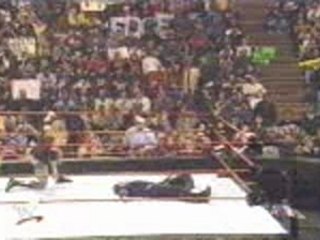 jeff hardy fait un 450 splash sur son frère