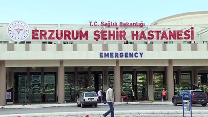 下载视频: ERZURUM - DOKTORLAR KOVİD-19'LA SAVAŞI ANLATIYOR - Kovid-19'u yenen doktordan 'Bende 'Kovid-19 yoktur' demeyin, kurallara uyun' çağrısı