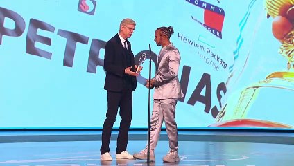 El piloto Lewis Hamilton da positivo por Covid-19