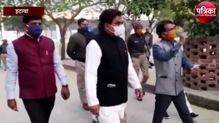 सपा पार्टी के प्रमुख महासचिव ने स्नातक चुनाव में किया मतदान