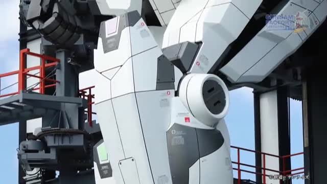 Un superrobot, gran atracción de un parque temático japones