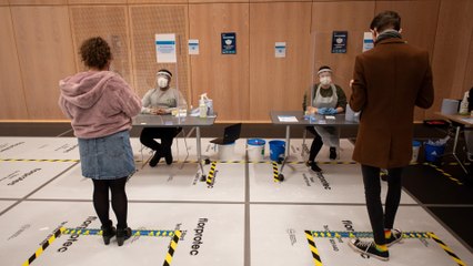 UK: COVID testing of college students underway before holidays