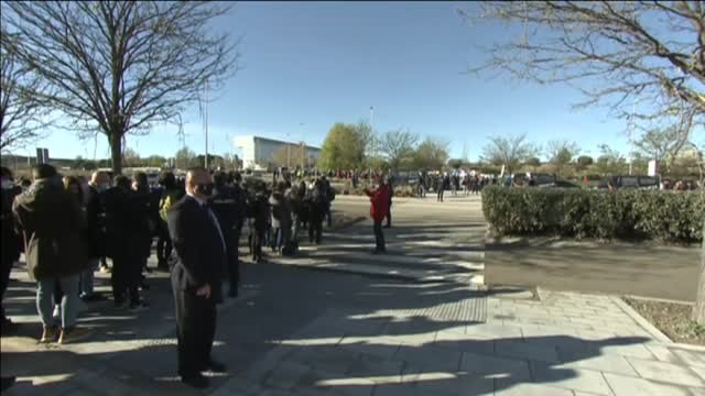 Protestas frente al hospital Enfermera Isabel Zendal en el día de su inauguración