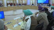 Centre giving detailed presentation to farmers on MSP