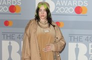 Billie Eilish faz tatuagem misteriosa