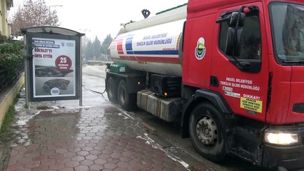 Otobüs durakları dezenfekte ediliyor