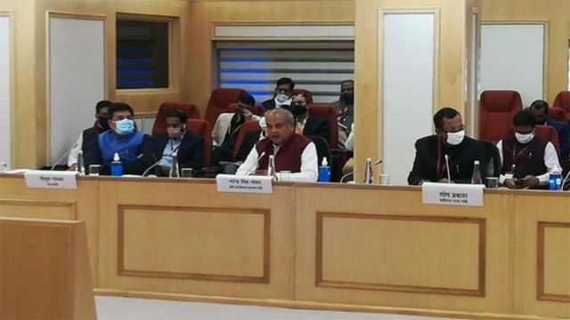 Centre suggests forming a panel, farmers denied