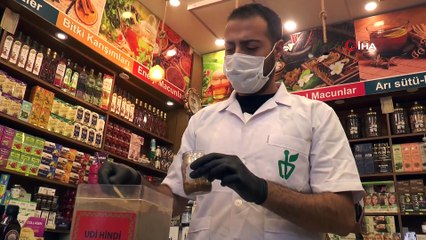 Doğal Karşımla Hazırlanan Udi Hindi Yağının Faydalarını Duyan Aktara Gidiyor