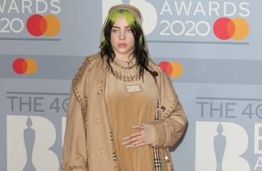 ビリー・アイリッシュ、初めてのタトゥーを入れるも非公開