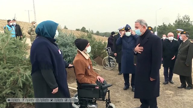 Akar ve komutanlar gazilerle birlikte fidan dikti