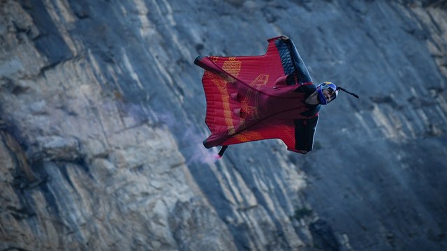 Asia’s top wingsuit athlete soars through China’s Zhangjiajie scenic area