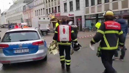 Diversi morti e feriti per un'auto che irrompe in zona pedonale a Treviri, Germania