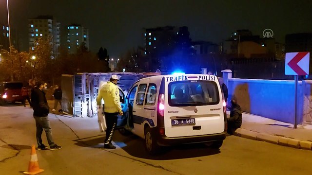 KAYSERİ - Freni boşalan kamyon bahçe duvarına çarparak durabildi