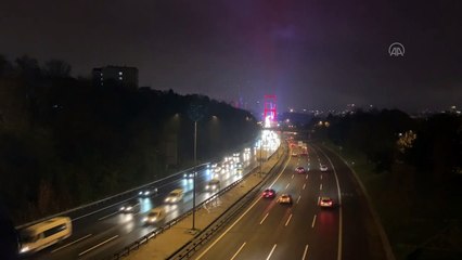 İSTANBUL - Sokağa çıkma kısıtlaması öncesi hareketlilik