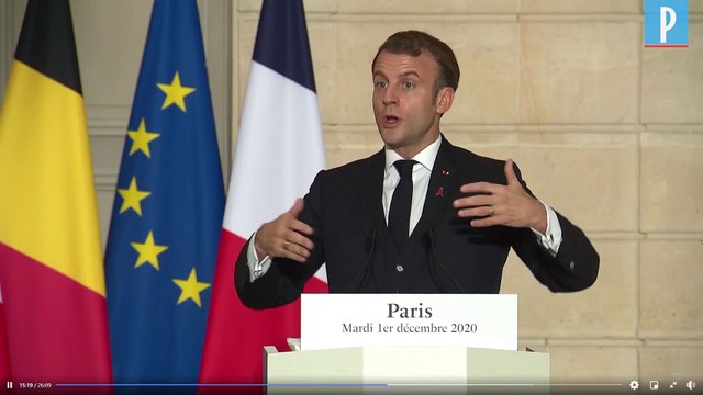 Emmanuel Macron veut des mesures dissuasives pour les Français tentés d'aller skier à l'étranger