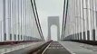 Ce pont de Brooklyn danse et émet un son inquiétant avec les vents violents