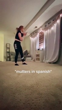 Elle se fait surprendre par un homme qui escalade la façade de son immeuble pour l'espionner par la fenêtre !