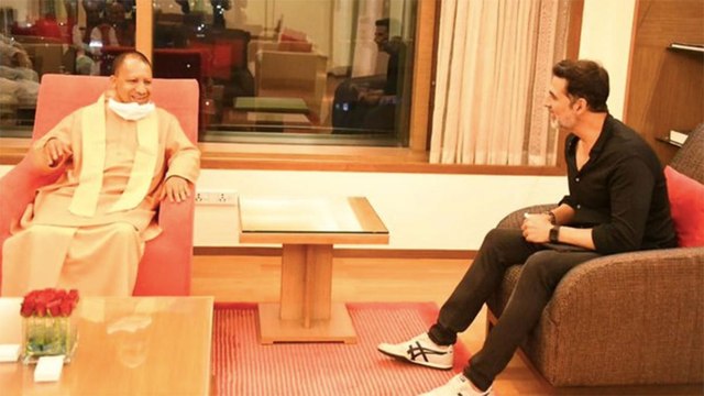 Akshay Kumar meets Yogi Adityanath in Mumbai