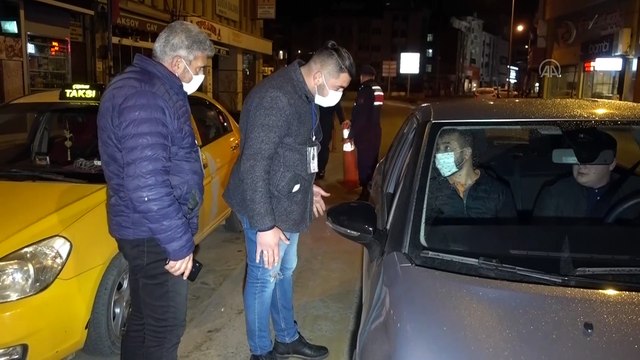 KIRIKKALE - Kısıtlamada ekipleri gören sürücü, geri geri kaçtı