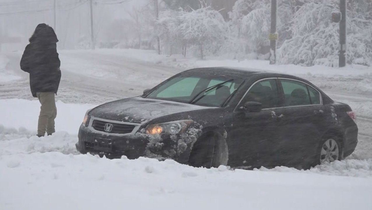 Motorists stuck in snow and ice in Cleveland