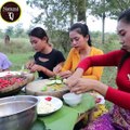 Tasty cooking and eating shrimp salad with chili sauce recipe