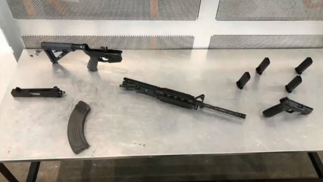 Incautan gigantesco cargamento de armas camuflado en regalos de Navidad y juguetes