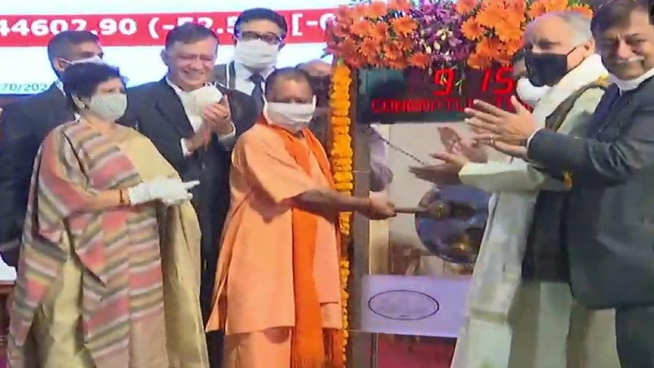 Mumbai: Yogi rings bell on listing of LMC bonds at BSE