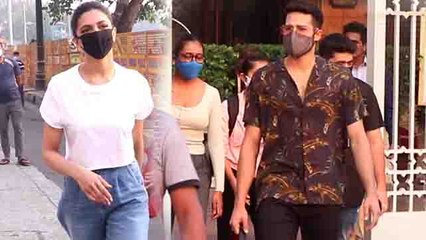 Deepika Padukone and Siddhant Chaturvedi Snapped at Gateway Of India | FilmiBeat