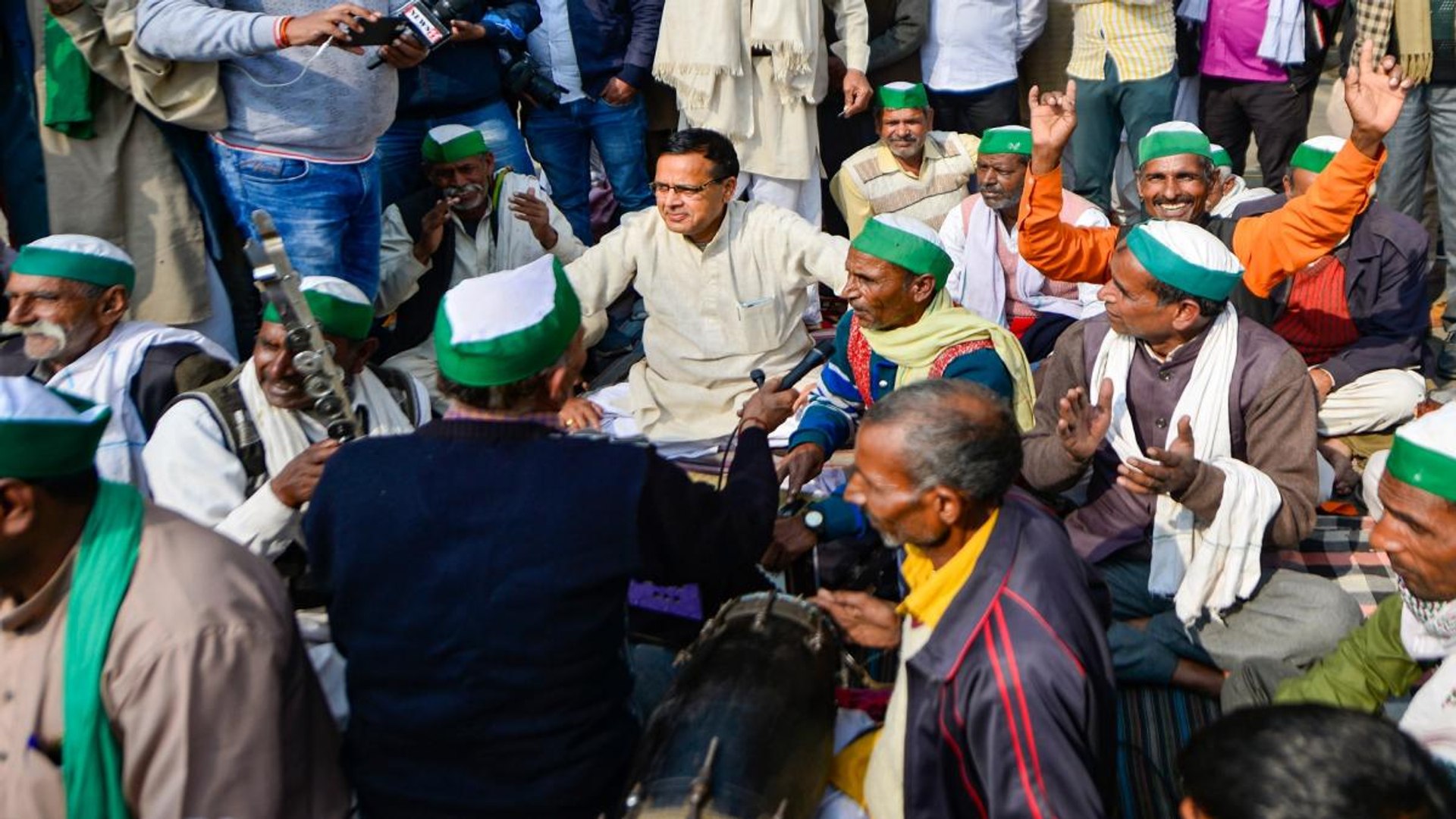 ⁣Farmers' protest continues with folk songs