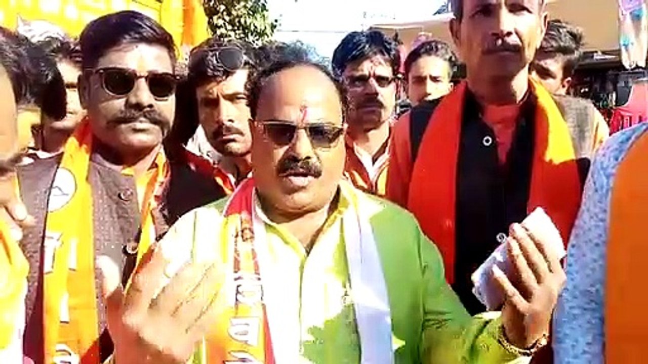 किसानों की मांगों को लेकर शिवसेना ने सौंपा ज्ञापन