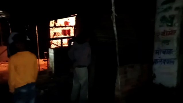 बकेबर- अज्ञात कारणों के चलते आटा चक्की में लगी आग, सामान जलकर हुआ राख