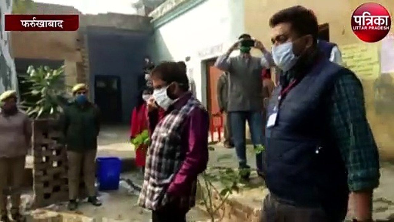 फर्रुखाबाद में शिक्षक व स्नातक एमएलसी चुनाव के लिए मतदान में शिक्षकों ने की वोटिग