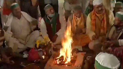 Here's why farmers performed Havan at Ghazipur border