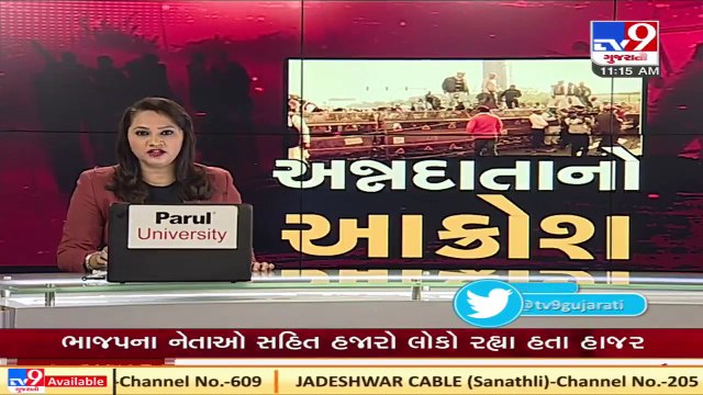 Delhi_ Protesting farmers try to remove barricading placed at Ghazipur-Ghaziabad (Delhi-UP) border