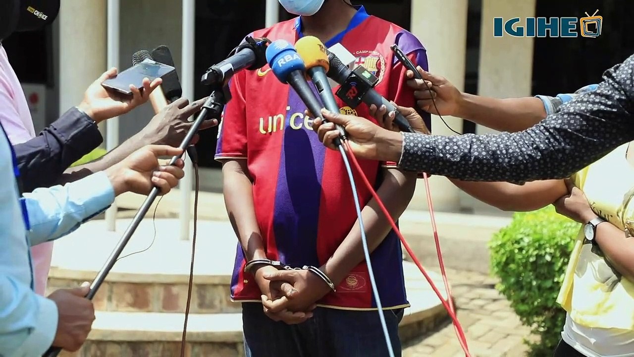 Batatu bakekwaho kwigana kashe 47 zirimo iza leta n’ibigo by’abikorera bafashwe