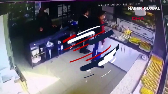 Kavga işyerine taşınca çalışanlar dolaba saklandı