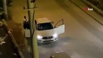 Erkek şiddeti son bulmuyor: Araç içinde oturan kadının yüzüne tekme attı!
