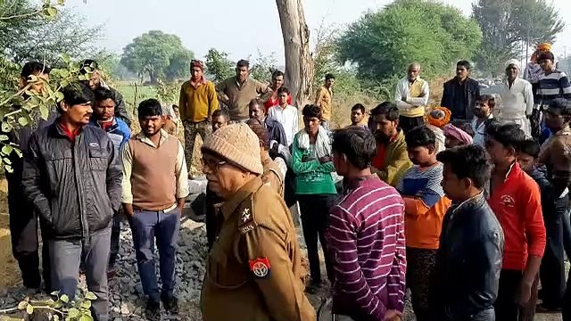 हत्या और आत्महत्या में उलझा हुआ एक मामला, रेलवे लाइन किनारे पेड़ पर लटका मिला शव