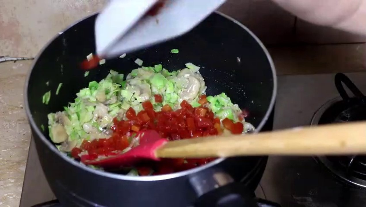 Schezwan Soup Recipe By Tiffin Foodie