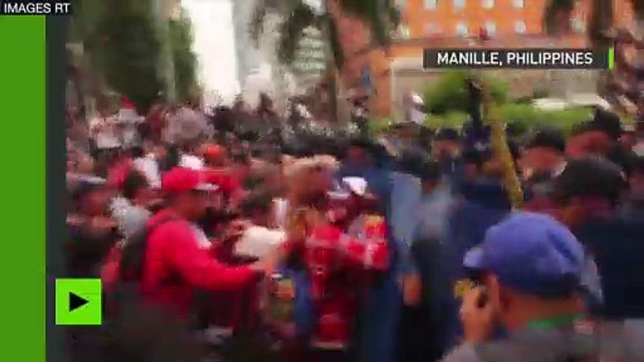 Philippines : un camion de police fonce sur des manifestants