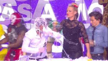 Cyril Hanouna et Patrick Sébastien retournent le plateau de TPMP en chantant "La Fiesta"