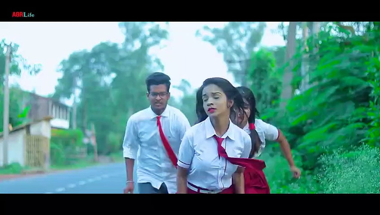 Mere_Khwabon_Mein_Jo_Aaye_|_Shahrukh_Khan|_DDLJ_|_Cute_School_Lovestory_|_AGR_Life(480p)